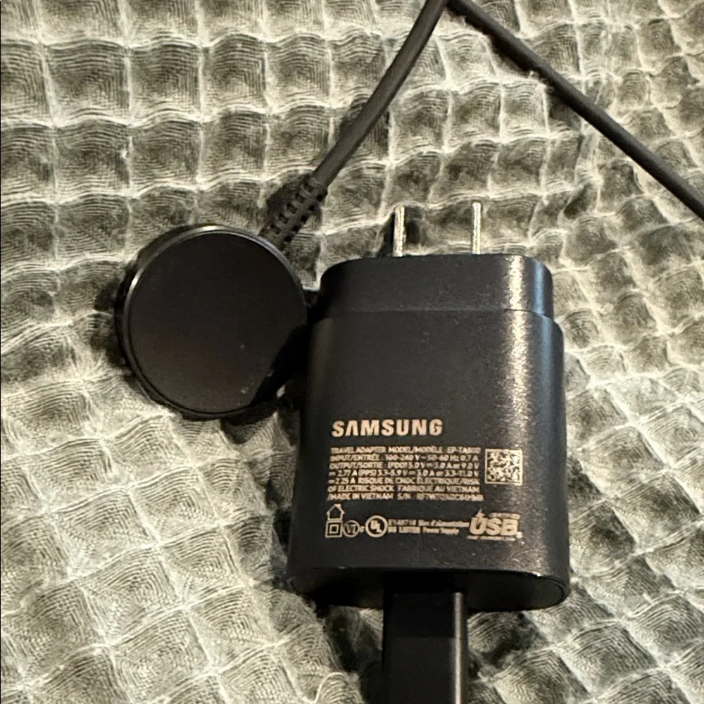 Samsung gakaxy6 Smartwatch - 44mm Black and silver face w/ 22mm Lt gray band